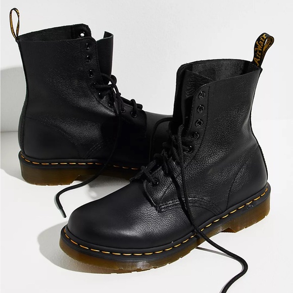 Doc martens $ 170 Sz 6 Women Leather Pascal Lace Up Boot In Black - Picture 1 of 7